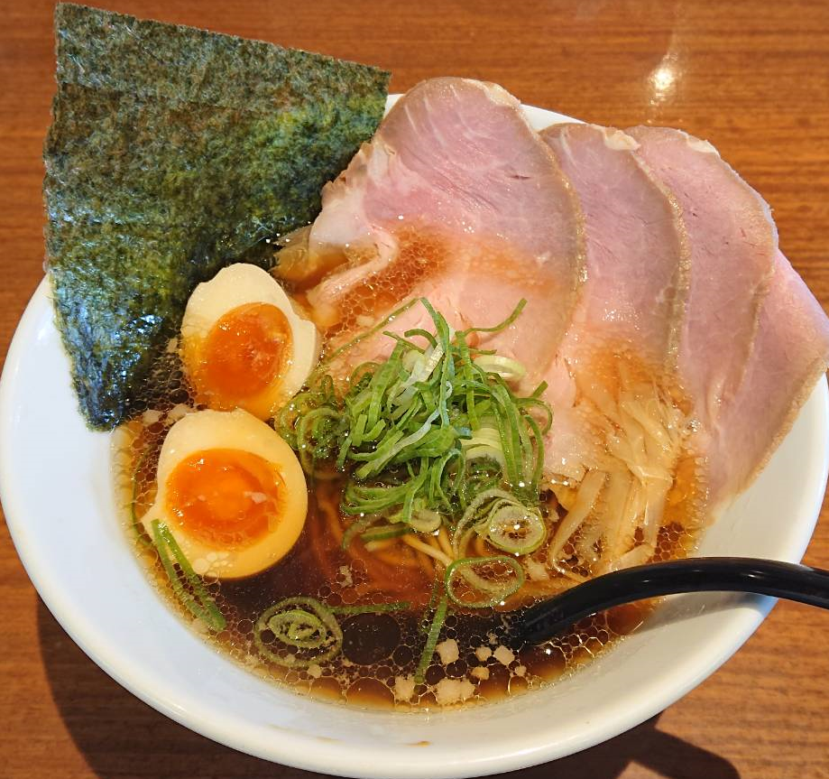 南草津ラーメン街道近くのオススメ店 【貝出汁＆こだわり熟成醬油の旨いスープ】『十二分屋』